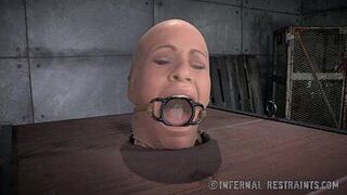 Грудастая милфа кончила в бондаже с устройством - порно видео