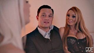 Женщина-знаменитость, ди-джей мастурбирует - порно видео