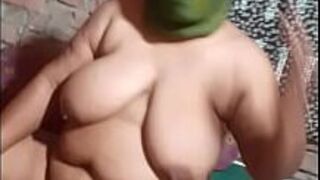 Милфа с большими натуральными сиськами, порно видео - порно видео