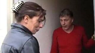 Голландская мачеха учит застенчивого сына сексу - порно видео