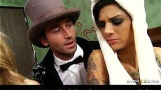 Горячая группа девушек делят один твердый член в оргии четыре на один - порно видео