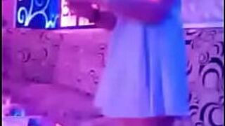 Кхмерская девушка танцует в караоке - порно видео