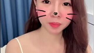 Мой ха-лай биго показывает свои соски - порно видео