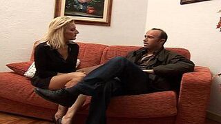 Итальянскую удивительную милфу-блондинку жестко трахнули - порно видео