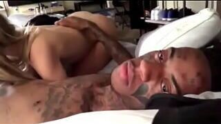 БУНК ПОЛУЧАЕТ ГОЛОВУ ОТ БЕЛОГО ТОЧКА - порно видео