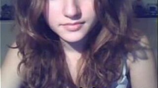 Великолепная юная милашка светит и соблазняет - порно видео