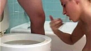 Эта девушка не тратит впустую ни капли спермы - порно видео