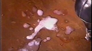 Экстремальное раздавливание члена - порно видео