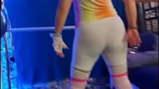 Хотвайф Штеффи танцует с розовой киской - порно видео