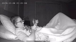 час Старший расстроен, пытаясь кончить (НАСТОЯЩАЯ скрытая камера) - порно видео