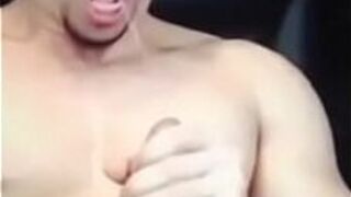 одаренный пьет свое молоко - порно видео