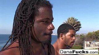 Дана ДеАрмонд, горничная в горячей оргии - порно видео