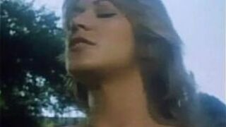 Лесбийский секс в бассейне - порно видео