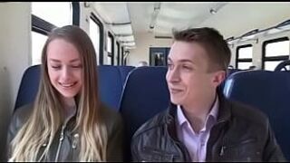 Русская девушка в тройничке. кто она? - порно видео